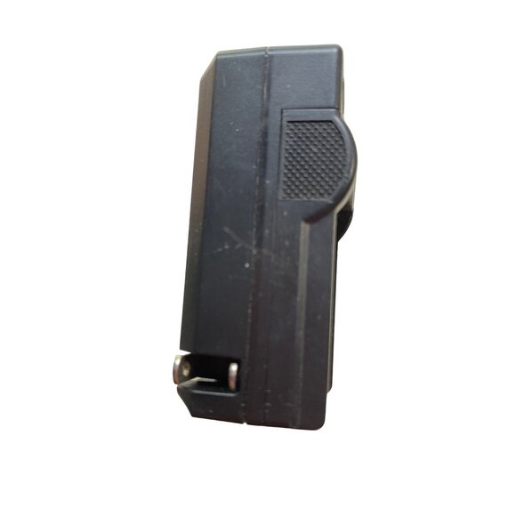 Video/Digital Camera Travel Charger Universal Input 100-240V Output 8.4V 500mA F - Picture 4 of 7